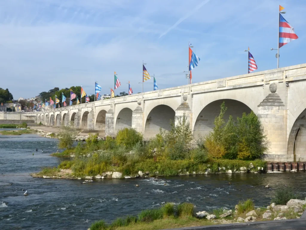 Le pont Wilson enjambant la Loire à Tours
